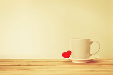 Kahve Kupası Kupa kırmızı kalp şeklinde ahşap tablo 