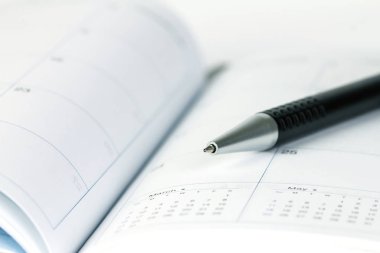 topu kalem açılan çizgili günlüğü kitap ile cale tarih seçici odak