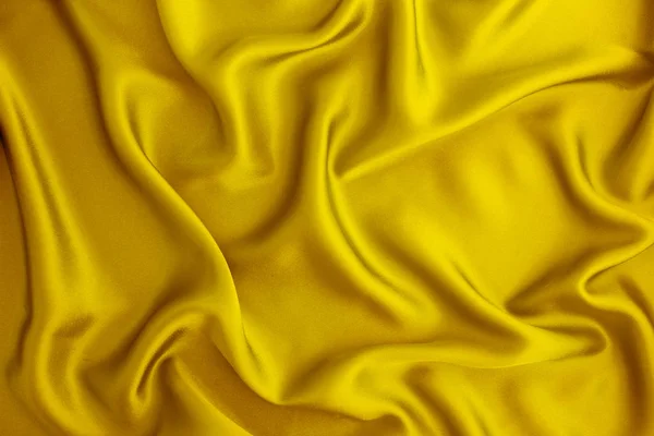 Fondo de seda o tela satinada de oro amarillo de onda estrecha — Foto de Stock