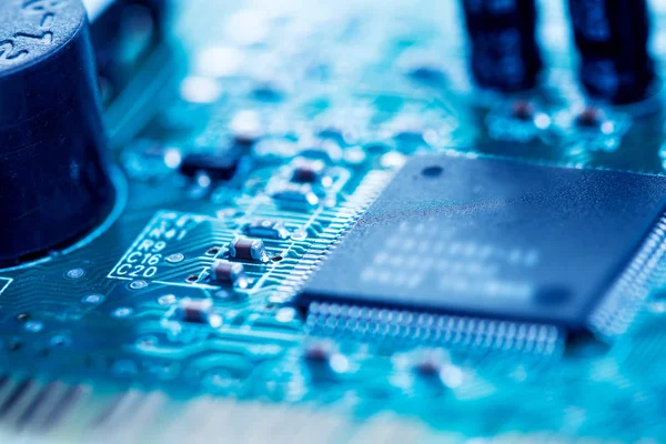 Selectieve aandacht van close-up computer elektronische circuit bord — Stockfoto