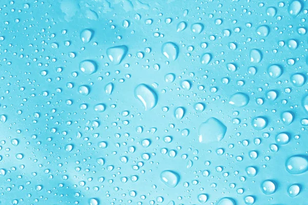 A gota de água no fundo azul — Fotografia de Stock