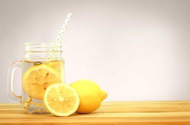 Narenciye limonata limon dilimli, sağlıklı su ve wat Detoks