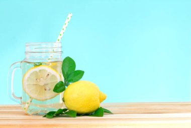  Narenciye limonata limon dilimli, sağlıklı su ve wat Detoks