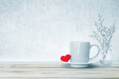 Kahve Kupası Kupa kırmızı kalp şeklinde ahşap tablo, romantik bir