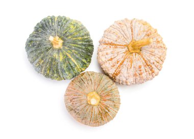 Beyaz arka plan üzerinde taze Asya kabak