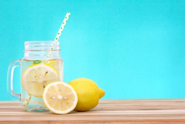  Narenciye limonata limon dilimli, sağlıklı su ve wat Detoks
