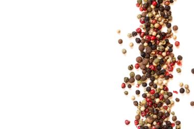 Karabiber ile beyaz zemin üzerine karışık tip kapatın