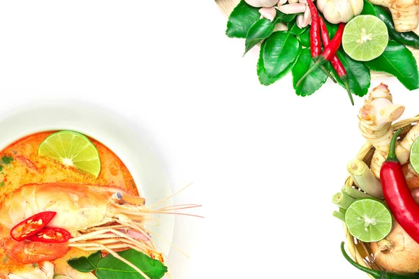 Sopa picante asiática com camarão em tigela branca com espaço de cópia, fa — Fotografia de Stock