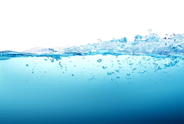 Fermer bleu éclaboussure d'eau avec bulles sur fond blanc — Photo