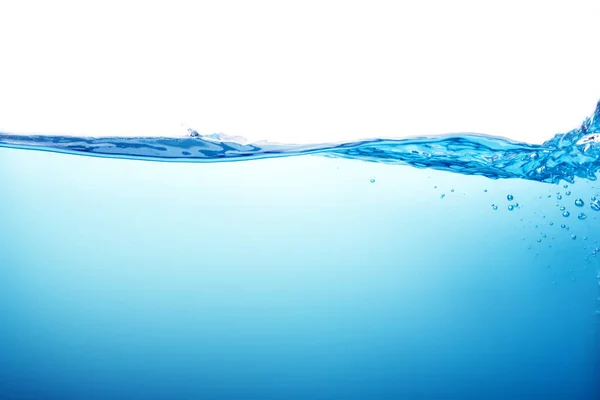 Cerrar azul Salpicadura de agua con burbujas sobre fondo blanco — Foto de Stock