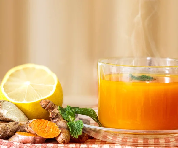 A cup of Turmeric Tea with lemon and ginger , Benefits for reduc — Stock Photo, Image