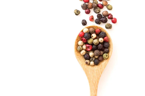 Close up mixed type of the peppercorns in wooden spoon, top vie — стоковое фото