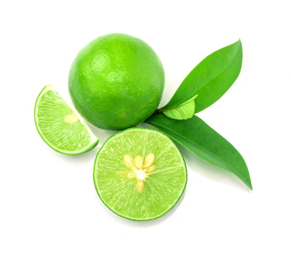 Limão fresco fatiado com sementes no fundo branco — Fotografia de Stock