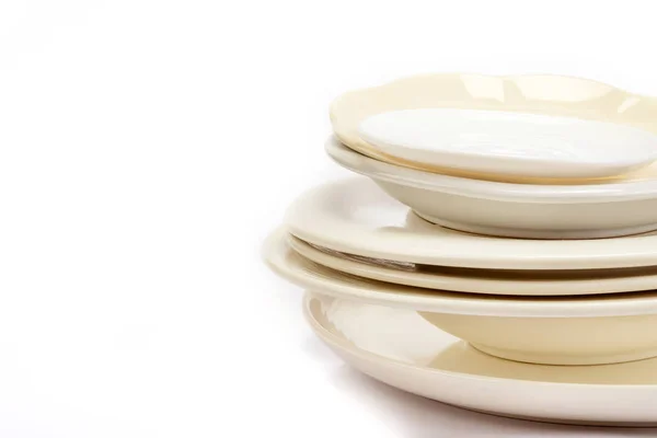 흰색 배경 및 t 설정된 빈 흰색 식사 접시를 닫습니다 — 스톡 사진