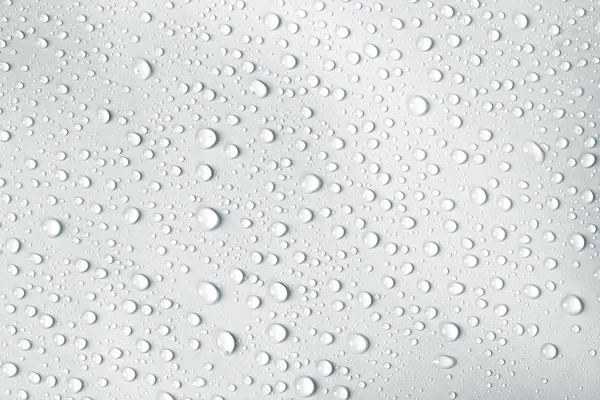 Gota de água no fundo branco — Fotografia de Stock