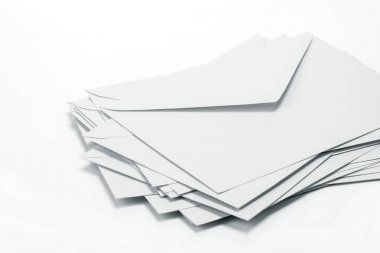 Yığınlama Zarflar ve posta letter kağıt beyaz b kapatmak