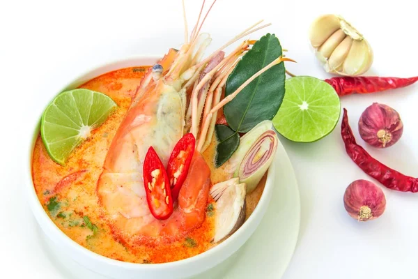 Close up Sopa picante asiática com camarão em tigela branca, famoso Tha — Fotografia de Stock