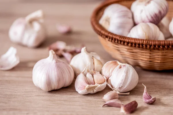 Cerrar Grupo Ajo Mesa Madera Cocina — Foto de Stock