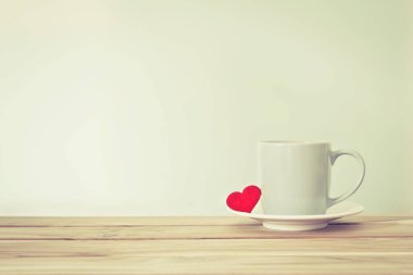 Kahve Kupası Kupa kırmızı kalp şeklinde ahşap tablo, romantik bir