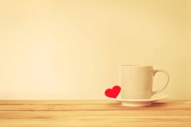 Kahve Kupası Kupa kırmızı kalp şeklinde ahşap tablo, romantik bir