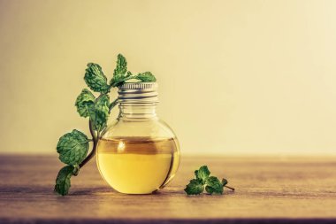 Aroma esans nane sekmesinde şişede üzerinden