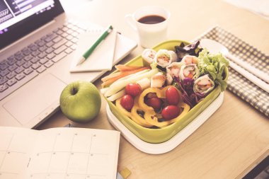 Yeşil öğle yemeği kutusu çalışma masası, Heal, iş yerinde üzerinde kapatın