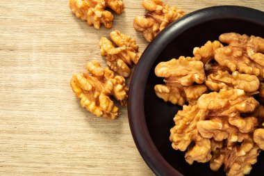 Cevizleri kapatın, Juglans rejimi, mükemmel bir kaynak. 