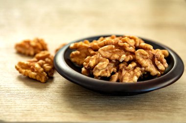 Soyulmuş Cevizler, Juglans Rejimi, mükemmel bir kaynak. 