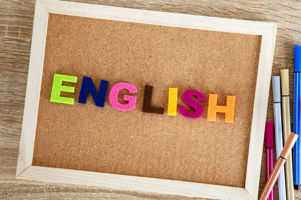 ピンボード上のカラフルな英単語アルファベット背景 英語学習コンセプト — ストック写真