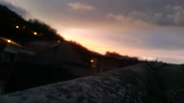 Perspektiv Från Taket Huset Med Ofokuserad Effekt Himlen Vid Solnedgången — Stockfoto