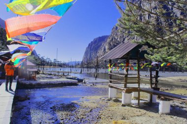 Donmuş Madhuri Gölü 'nün manzarası veya Sangetsar Tso Gölü veya Tawang bölgesindeki Sangestar Tso Gölü, Hindistan' daki Arunachal Pradesh.