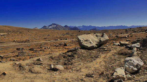 Μεγάλο Υψόμετρο Άνυδρο Τοπίο Της Ερήμου Κοντά Bum Περάσει Κοντά — Φωτογραφία Αρχείου