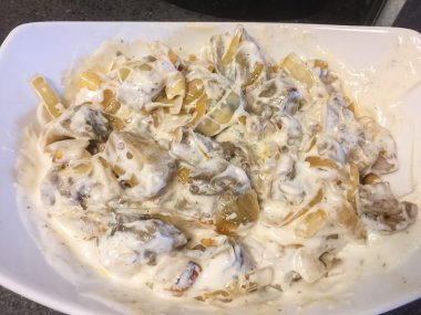 Pişmiş patlıcan soğan ile