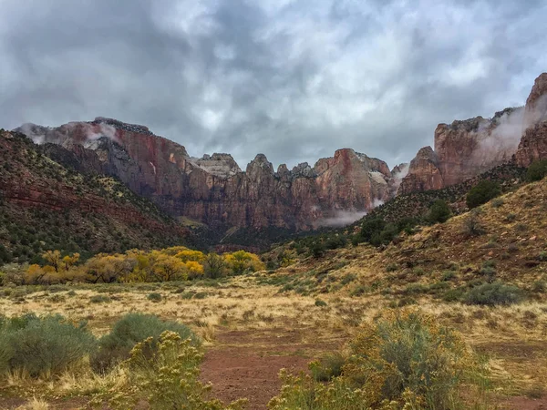 Fırtına Zion National Park içine geliyor — Stok fotoğraf