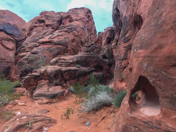 Уникальные красные скалы из песчаника — стоковое фото
