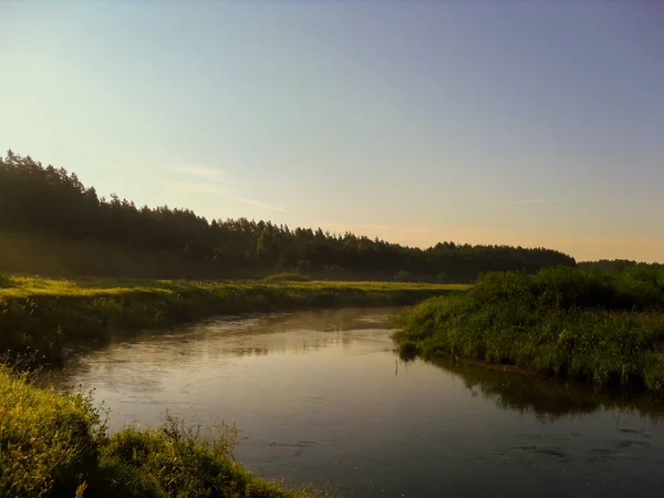 Soluppgång Över Floden — Stockfoto