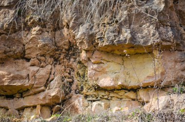 Eski taş ve antik mağaranın çıkışı