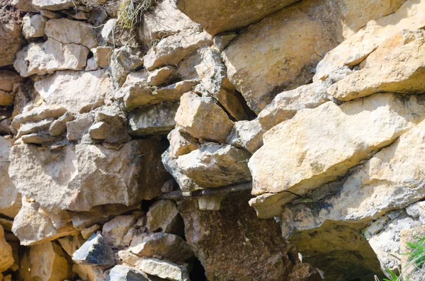 Viejo Muro Piedra Grandes Piedras Rocas Una Antigua Cueva — Foto de Stock