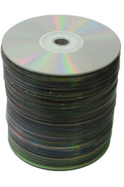 İzole edilmiş beyaz arkaplanda bir yığın CD