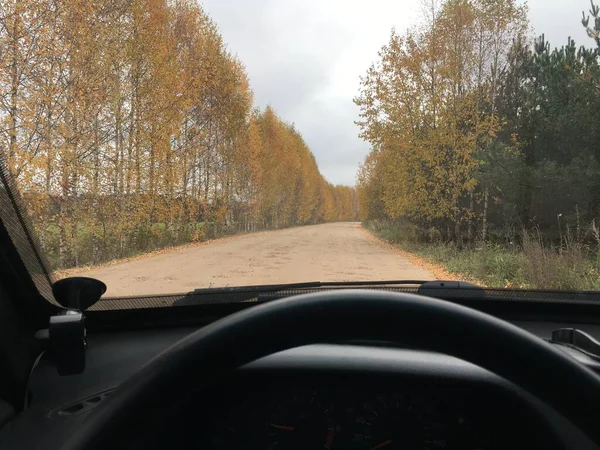 Водіння Автомобіля Восени Брудній Дорозі — стокове фото