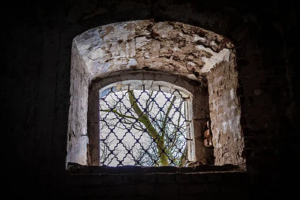 Ett Gammalt Fönster Ett Gammalt Slott Eller Kyrka Stockfoto