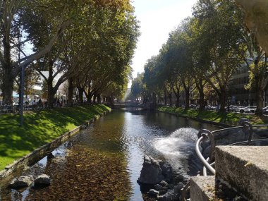 Yaz boyunca Düsseldorf Şehir Merkezi