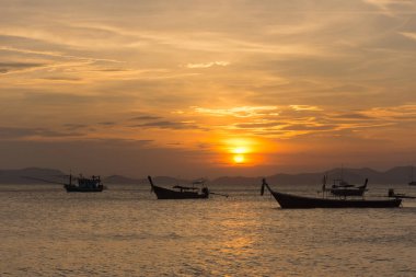 Tekne ve güneş ışığı