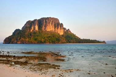 Ko Poda, Krabi, Tayland, 16 Ocak 2020 sabahı.