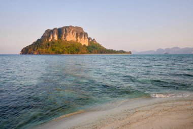 Ko Poda, Krabi, Tayland, 16 Ocak 2020 sabahı.