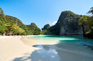 Hong Adası, Tayland, Krabi 'deki doğal ve ünlü eğlence merkezi..
