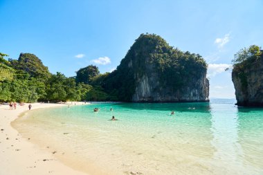 Hong Adası, Tayland, Krabi 'deki doğal ve ünlü eğlence merkezi..