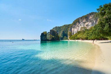 Hong Adası, Tayland, Krabi 'deki doğal ve ünlü eğlence merkezi..