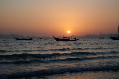 28 Şubat 2020, Tayland 'ın Khlong Muang Sahili' nde gün batımı manzarası..