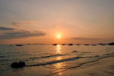 1 Mart 2020, Tayland 'ın Khlong Muang Sahili' nde gün batımı manzarası..